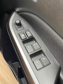 2024 Suzuki Vitara LY Series II Savannah Ivory