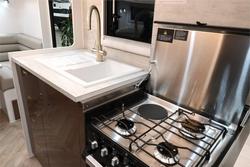 2025 VICTORY CARAVANS Trophy 21.6 Rear Club