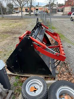 0 Manitou Emily 1.7 cube Grab Mixer Bucket