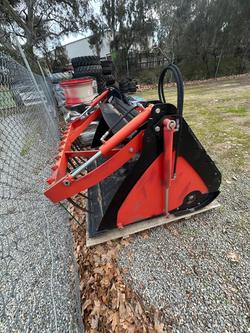 0 Manitou Emily 1.7 cube Grab Mixer Bucket