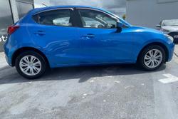 2015 Mazda
2 Neo