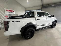 2024 Isuzu D-MAX BLADE