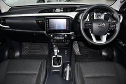 2025 Toyota
Hilux SR5 48V