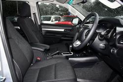 2025 Toyota
Hilux SR5 48V