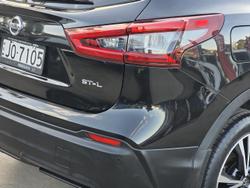 2017 Nissan
QASHQAI ST-L