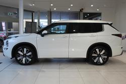 2025 Mitsubishi Outlander Exceed