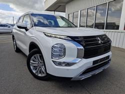 2022 Mitsubishi
Outlander LS