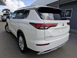 2022 Mitsubishi
Outlander LS