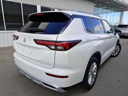 2022 Mitsubishi
Outlander LS