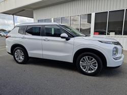 2022 Mitsubishi
Outlander LS