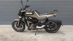 2021 HUSQVARNA SVARTPILEN 401 BLACK/SILVER