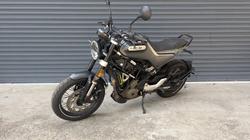 2021 HUSQVARNA SVARTPILEN 401 BLACK/SILVER