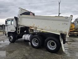 1990 Mitsubishi Tipper