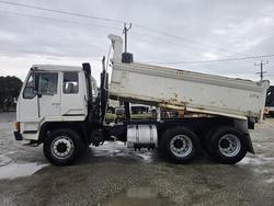 1990 Mitsubishi Tipper