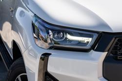 2025 Toyota Hilux SR5 48V GUN126R 4X4 Dual Range Frosted White