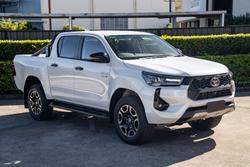 2025 Toyota Hilux SR5 48V GUN126R 4X4 Dual Range Frosted White