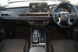 2022 Mitsubishi
Outlander LS