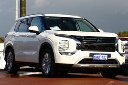 2022 Mitsubishi
Outlander LS