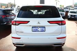 2022 Mitsubishi
Outlander LS