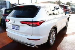 2022 Mitsubishi
Outlander LS