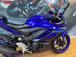 2024 Yamaha YZF-R3 BLUE