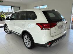 2020 Mitsubishi Outlander ES ZL MY21 AWD White