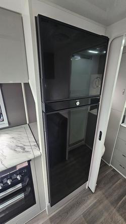 2025 Red Centre Newell Plus 186 Type B (was $112,490 now $105,990)