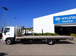 2016 HINO FE 500 white