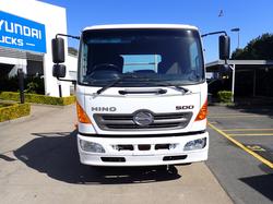 2016 HINO FE 500 white