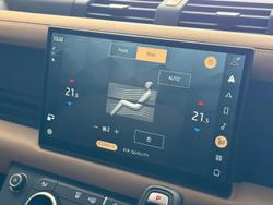 2025 Land Rover Defender 130 D350 X-Dynamic SE