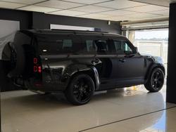 2025 Land Rover Defender 130 D350 X-Dynamic SE