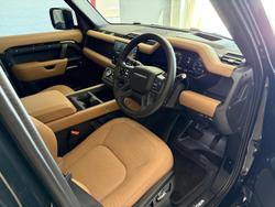2025 Land Rover Defender 130 D350 X-Dynamic SE