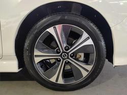 2019 Nissan
                LEAF 