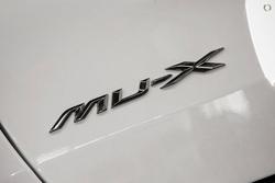 2025 Isuzu
                MU-X LS-U