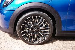 2025 MINI
Cooper S Favoured