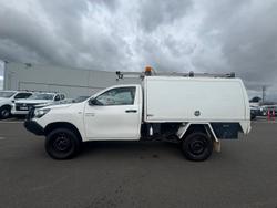 2020 Toyota
                Hilux SR