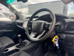 2020 Toyota
                Hilux SR