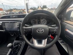 2023 Toyota Hilux SR