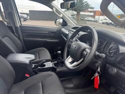 2023 Toyota Hilux SR