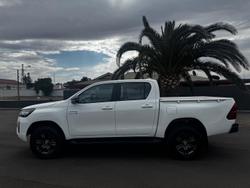 2023 Toyota Hilux SR