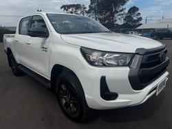 2023 Toyota Hilux SR