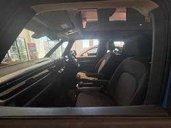 2025 Volkswagen ID. Buzz Pro BEV560