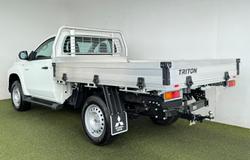 2024 Mitsubishi
Triton GLX