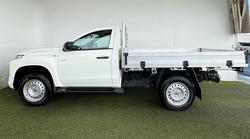 2024 Mitsubishi
Triton GLX