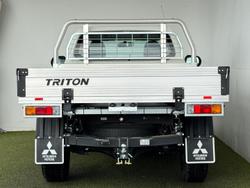 2024 Mitsubishi
Triton GLX