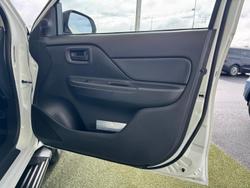 2024 Mitsubishi
Triton GLX