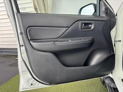 2024 Mitsubishi
Triton GLX