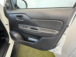 2024 Mitsubishi
Triton GLX
