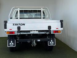 2024 Mitsubishi
Triton GLX