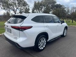 2021 Toyota
                Kluger Grande